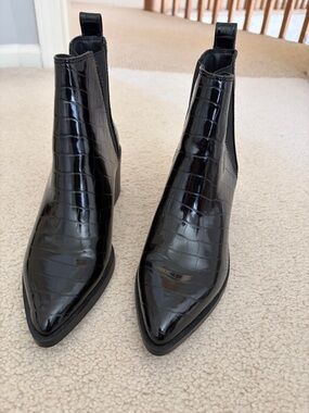 Steve Madden Black Croc-Embossed Pointed Chelsea Booties